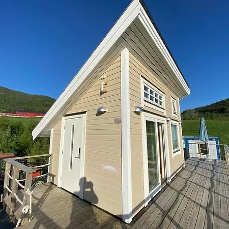 Apartment Minihus Med Drommeutsikt Til Sunnmorsalpene