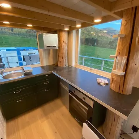Apartment Minihus Med Drommeutsikt Til Sunnmorsalpene