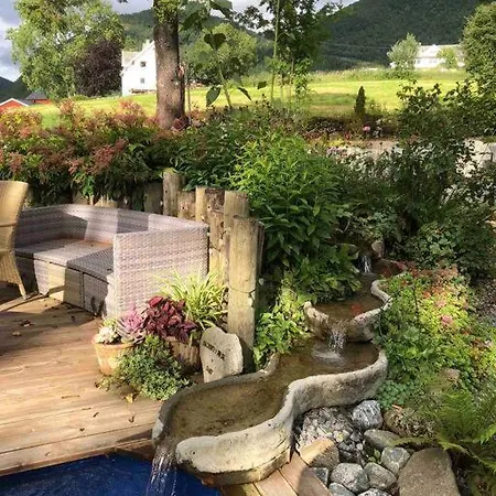 Apartment Minihus Med Drommeutsikt Til Sunnmorsalpene Aure (Sykkylven)