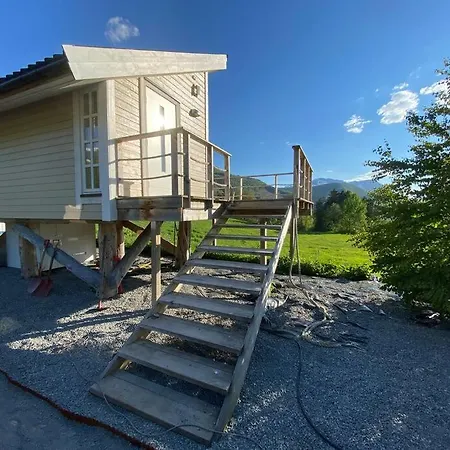 Minihus Med Drommeutsikt Til Sunnmorsalpene Aure (Sykkylven)