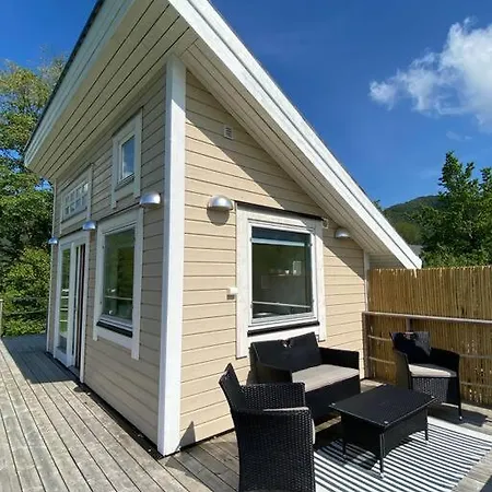 Apartament Minihus Med Drommeutsikt Til Sunnmorsalpene *