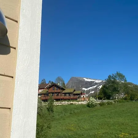 Apartament Minihus Med Drommeutsikt Til Sunnmorsalpene