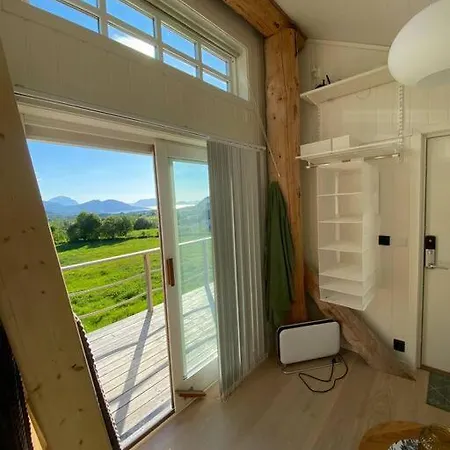 Apartment Minihus Med Drommeutsikt Til Sunnmorsalpene Aure (Sykkylven)