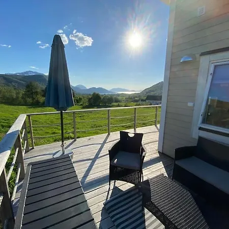 Apartment Minihus Med Drommeutsikt Til Sunnmorsalpene Aure (Sykkylven)